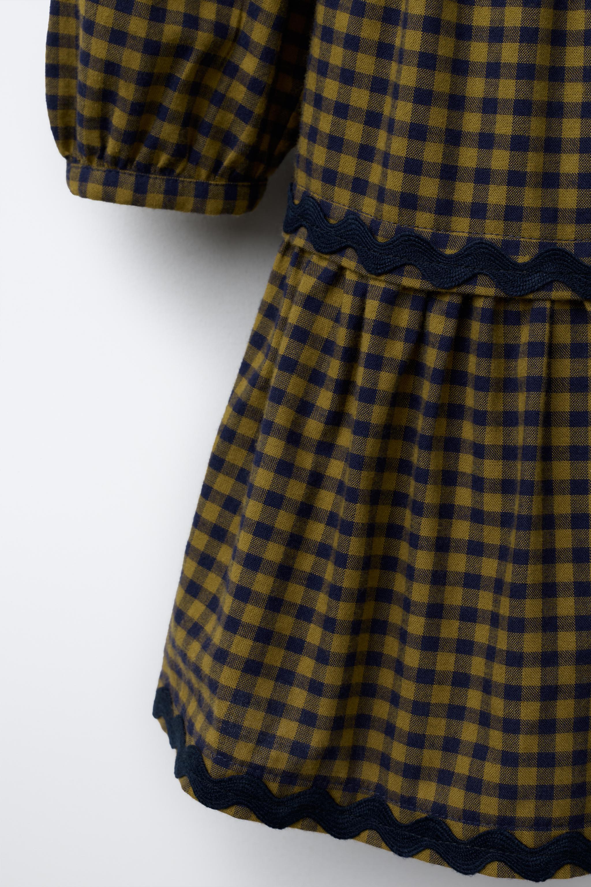 ROBE À CARREAUX ET ONDULINE